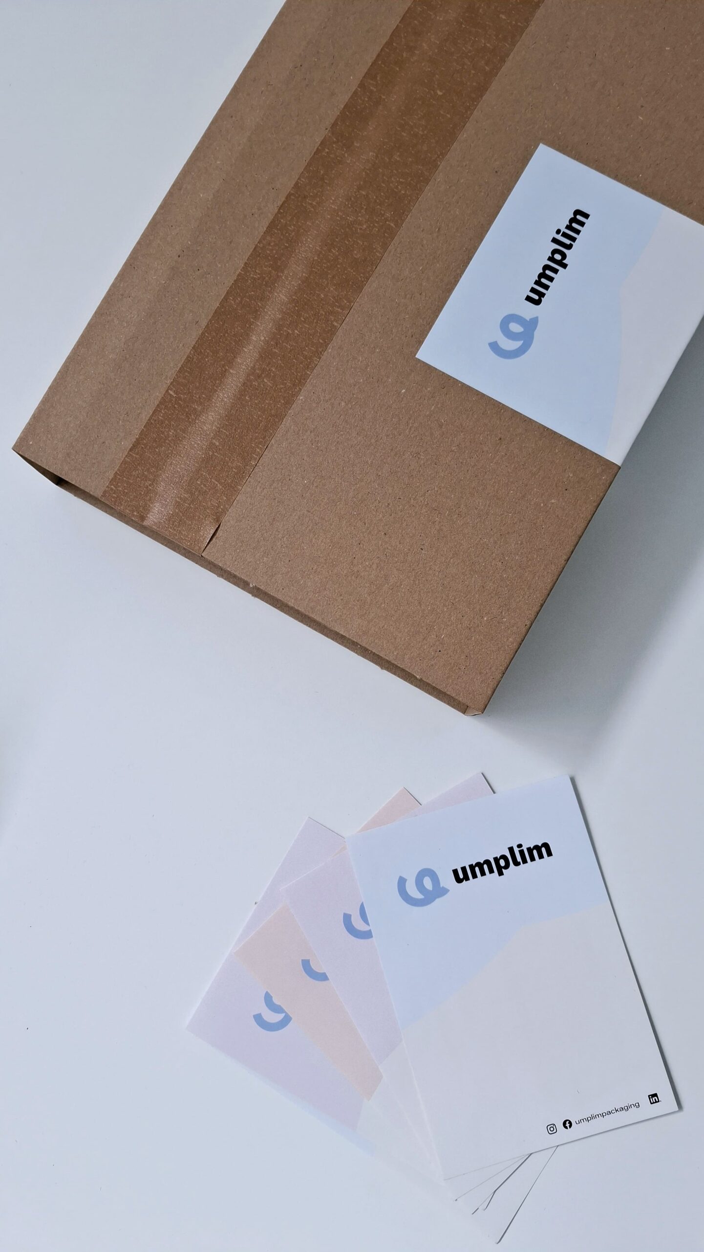 Adhesivos para packaging en cajas de cartón